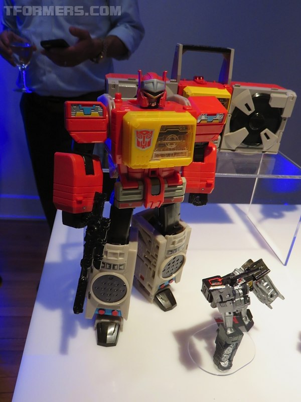 NYCC 2015   Transformers Combiner Wars Galvatron, Skullcruncher, Blaster, More  (60 of 80)